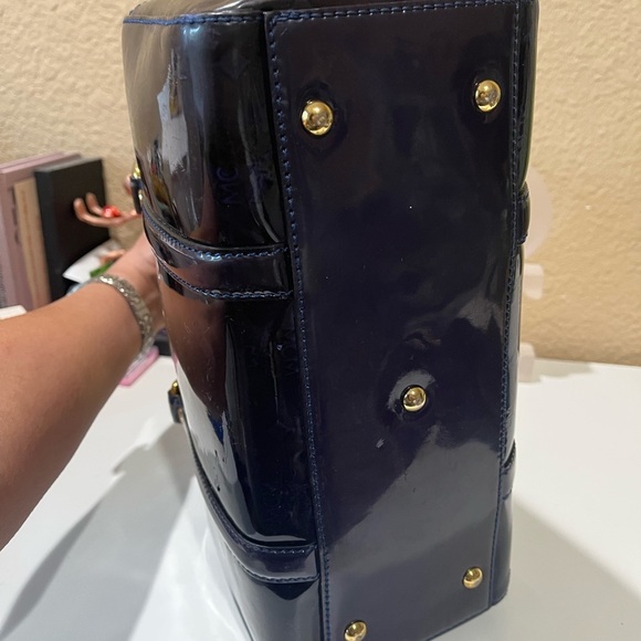 MCM PATENT ENAMEL MONOGRAM BAG WITH POUCH - Picture 6 of 16